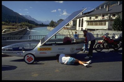 Reparatur vor malerischer Kulisse 
