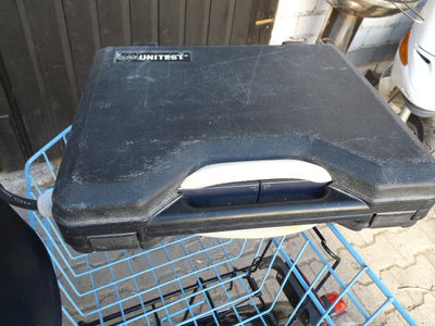 Batteriekoffer geschlossen
Batteriekoffer Marke Eigenbau
geschlossen
