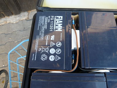 Batteriekoffer Detail
Batteriekoffer Marke Eigenbau
Details: Verdrahtung und Distantzstücke
