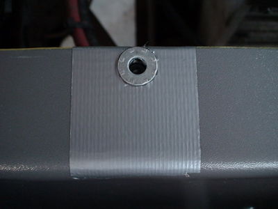 Ablageboden für CityEl 6
Als Puffer für evtl. Scheuerstellen habe ich Panzerband im Bereich der Scharniere geklebt.
