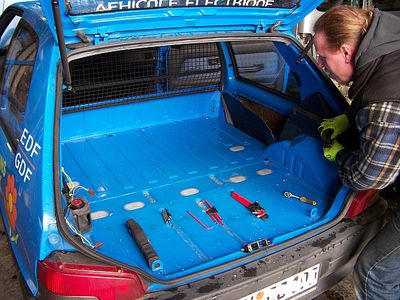 Umbau 2 > 4 Sitzer  2)
Vordersitze raus, Ladefläche noch drin
