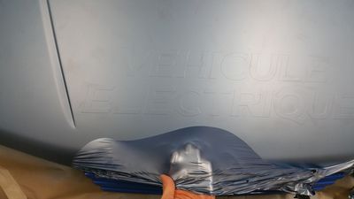 neuer Anzug 32
so geht's wieder ab. Die Haube mußte wegen statischer Ladung ein 2tes mal gemacht werden
