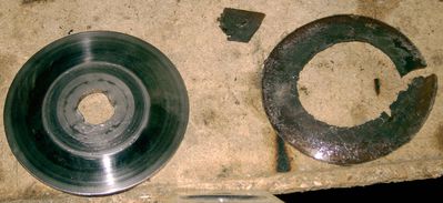 Vulkano Reibscheibe aufgelöst
Gummi und VA haben sich getrennt. Das Gummi lag morgens auf der Strasse.
Keywords: Reibscheibe Antrieb City EL