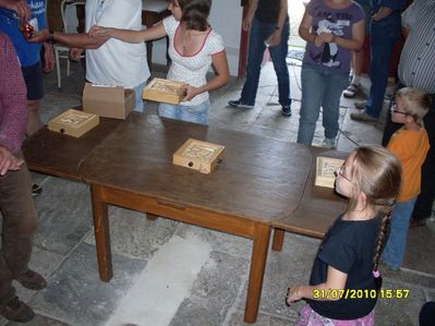 Aufgabe: Gibt mir die Kugel
Jeder einen Versuch. Da werden sie alle wieder kleine Kinder.
Keywords: Waldmühle 2010 Pokal Kugel