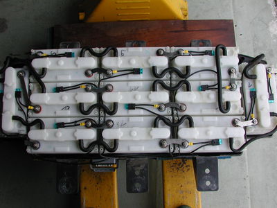 Batteriekasten hinten
Einzelblocküberwachung
