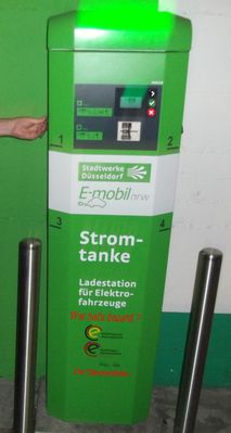 SWD Station (Mennekes Typ-2 und Schuko)
Sobald die naechste Foerdergeld-Lieferung kommt werden wetere aufgestellt !
