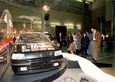 SIXT 1996  Clio Electrique
SIXT 1996  Clio Electrique einer von 15
Einweihung am Bahnhof Frankfurt
nach nur 3 Monaten -ENDE-
Fahrzeuge werden von Renault Bruehl VERSCHROTTET
Keywords: SIXT 1996 Clio Electrique