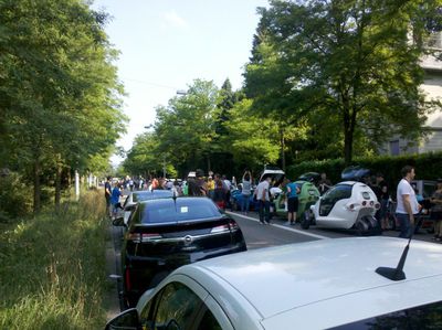 Startmeile der Parade...
die im wohl größten E-Fahrzeug-Stau der Welt endete ;)
