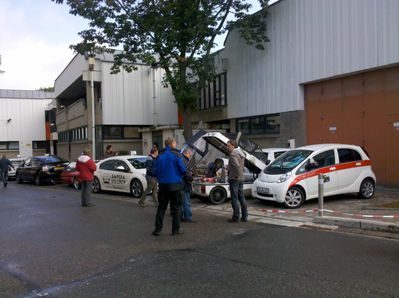 Wie bei "Life of Brian" :
Jeder nur eine Phase ;) Jede Menge Ladesäulen mit richtig Bumms, nur keiner konnte alle freischalten... Also nur drei Säulen für alle...
