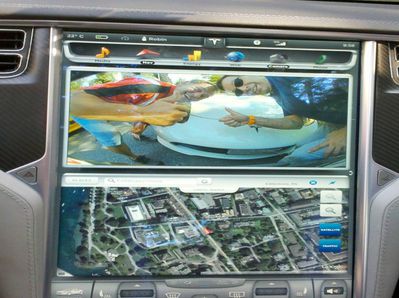 Tesla Model S - Display...
Was nutzt einem das beste Display, wenn man immer so komische Gestalten in der Rückfahrkamera sieht ???
