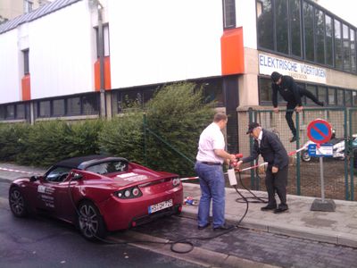 Stromnapping
Entgegnung zu Thommes Bild: Drehstromkiste hinter abgeschlossenem Tor ;-)
