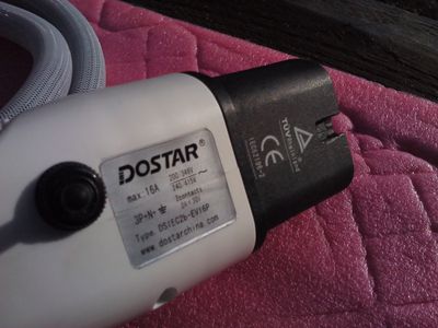 Modif Mennekes
Der ANTI-VERLUST-DURCH-NICHT-ÖFFNENDE-LADESÄULE-STECKER ;-) . Nachdem ja schon ein paar Kabel von spinnenden Ladesäulen verriegelt blieben. Mit mir nicht. Nachteil: ausziehen kann jeder, macht mir aber nix, ich habe noch nicht von schlechten Erfahrungen gehört. Sehe das eher als Feature, so kann man bei vollem Auto die Ladesäule neu teilen (je nach Standort macht das Sinn)
