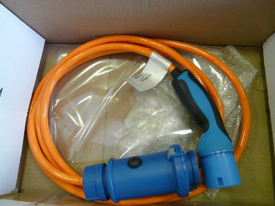 Typ 2 Adapterkabel "Original"
"Original" Adapterkabel Mennekes beim ADAC Freiburg
