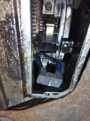 Kohle mit Kontaktpunkt
